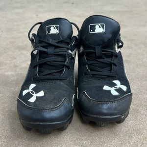 Under Armor Kids Baseball Cleats SIZE 1
